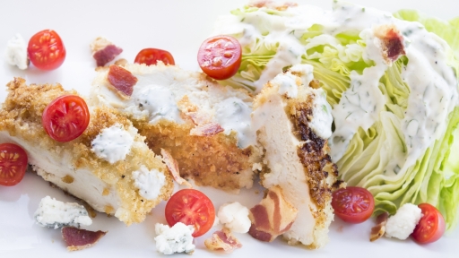 Schneller und einfacher BLT-Hähnchensalat