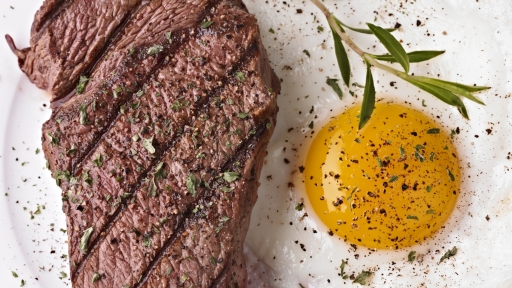 Fettarmes Steak und Eier