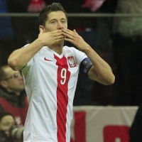 Polands Robert Lewandowski celebrates