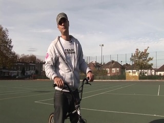 Gewusst wie: führen Sie einen BMX-Wheelie