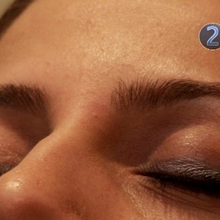 How To Thread Eyebrows