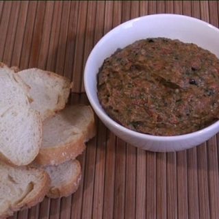 How To Make Barbecued Aubergine And Pepper Dip