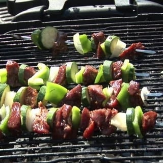 How To Make Grilled Beef Kabobs For A Tailgate Party