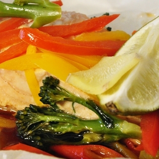 How To Make Steamed Salmon With Rainbow Veg