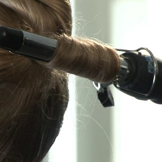 Richard Ashforth's Tip: How To Curl Hair With Tongs