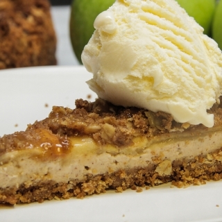 Apple Crisp Cheesecake