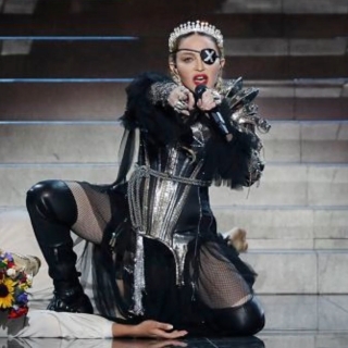 Madonna pondrá fin a sus problemas de rodilla