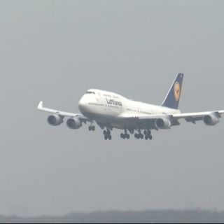 Berlín afirma que venderá las acciones de Lufthansa cuando la compañía remonte el vuelo