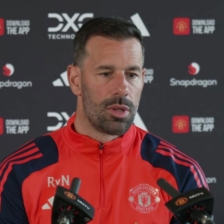 Van Nistelrooy on his future at United, injuries and Leicester (Full Presser)