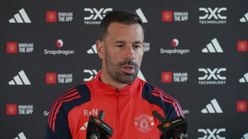 Van Nistelrooy on his future at United, injuries and Leicester (Full Presser)