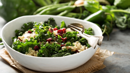 Salade superfood de quinoa vert