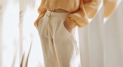 This is what to wear with your cool linen pants this summer