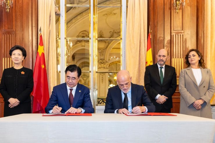 LALIGA and the RFEF sign separate cooperation agreements with the Chinese Football Association