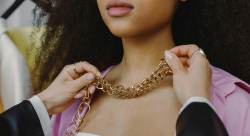 Here are the necklaces that pair best with every neckline